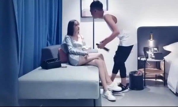 性感苗条包臀裙学生妹子骑在身上调情 极其诱惑【完】