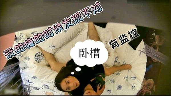 偷窥翻车情侣玩的正嗨抬头发现有监.控瞬间没欲望了