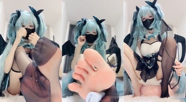 宅男女神福利姬 月野兔 黑丝足交寸止羞辱废物小鸡巴男 cosplay 初音未来 青木川 喜欢这一口的不容错过！