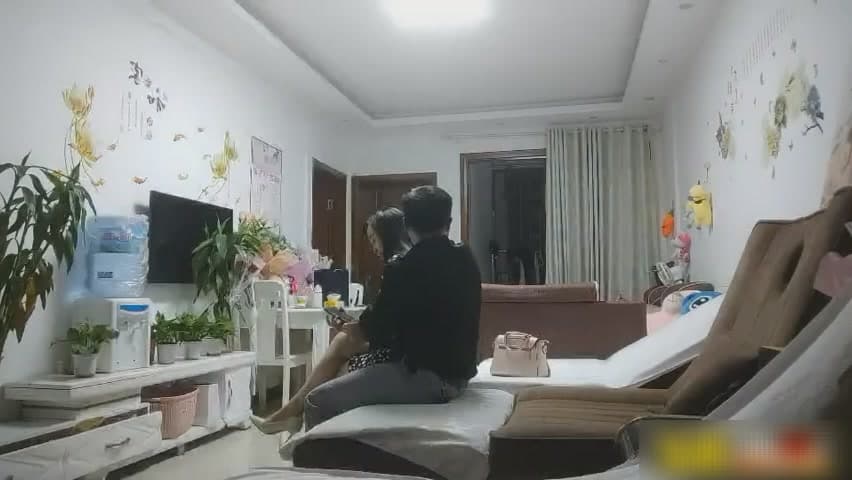 真实乱伦淫荡的嫂子从沙发玩到床上